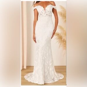 Brand new Lulus embroidered lace bridal gown